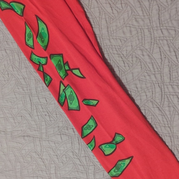 Marvin the Martian Red Graphic Tee - Picture 4 of 6